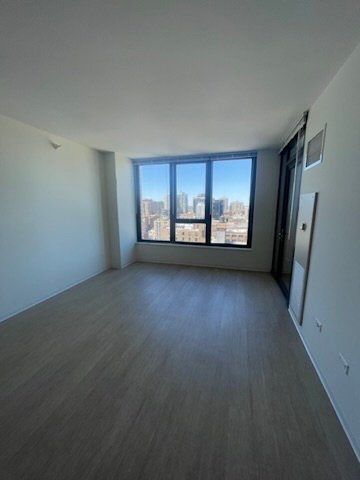 Photo - 140 W Superior St