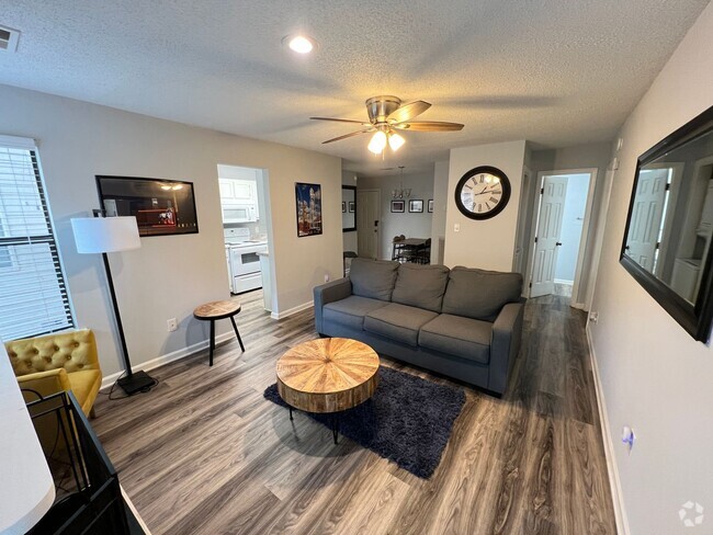 Building Photo - Updated 1 Bed 1 Bath Condo Near SouthPoint! Unit 6-B22