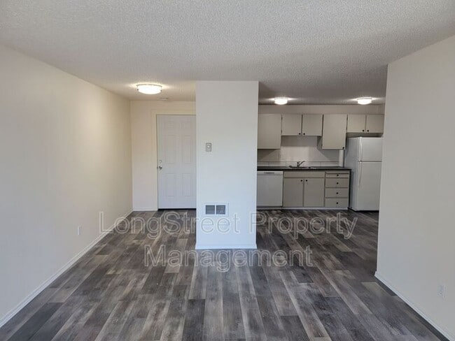 Photo - 627 3rd St SE