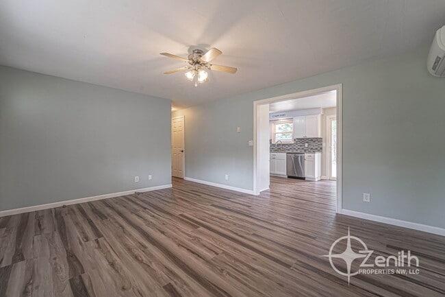 Photo - 15010 NE 39th St
