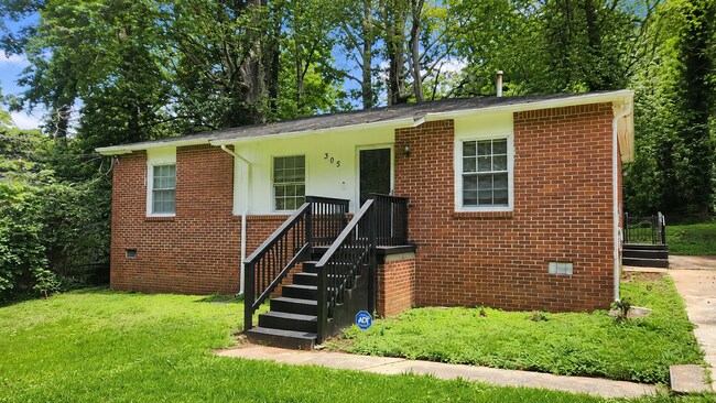 Photo - 305 Banberry Dr SE