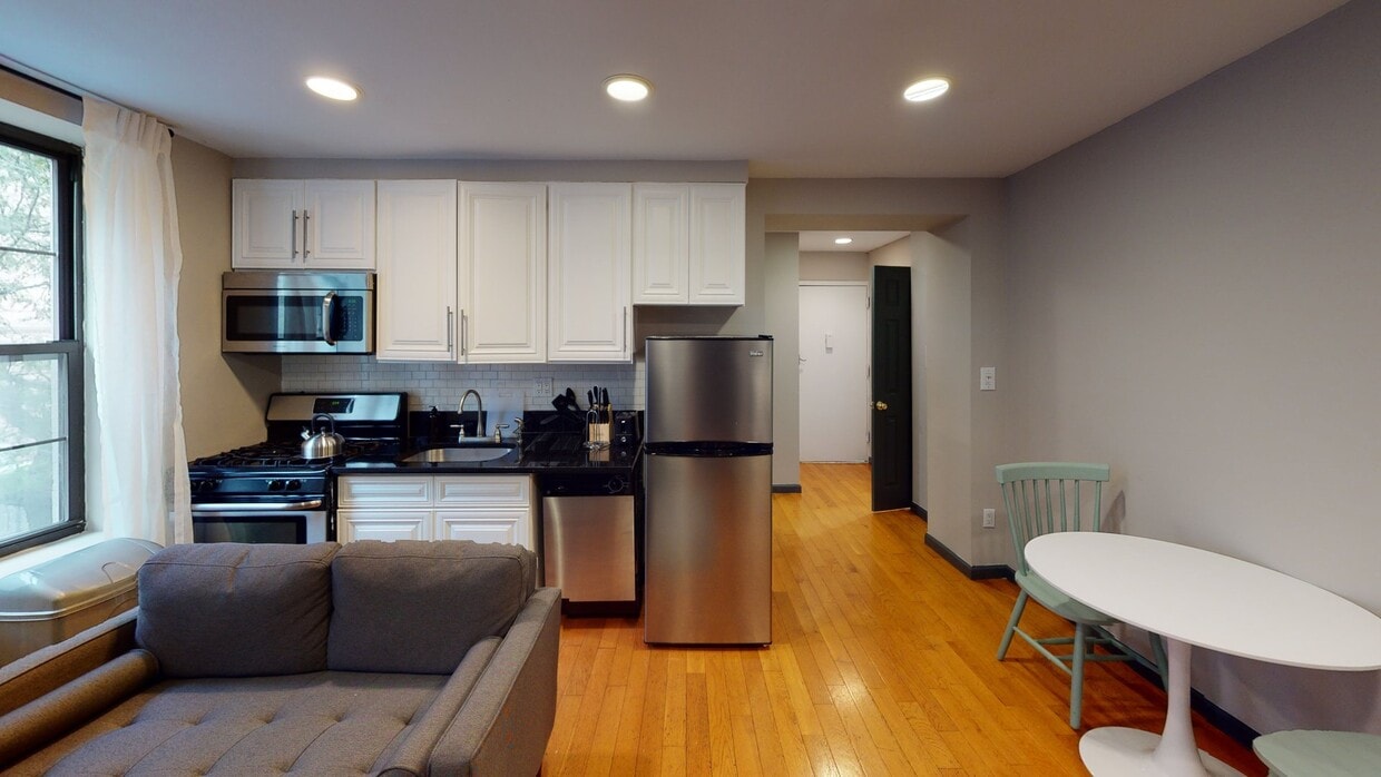 Photo - Private bedroom in 3 bed/1 bath Home