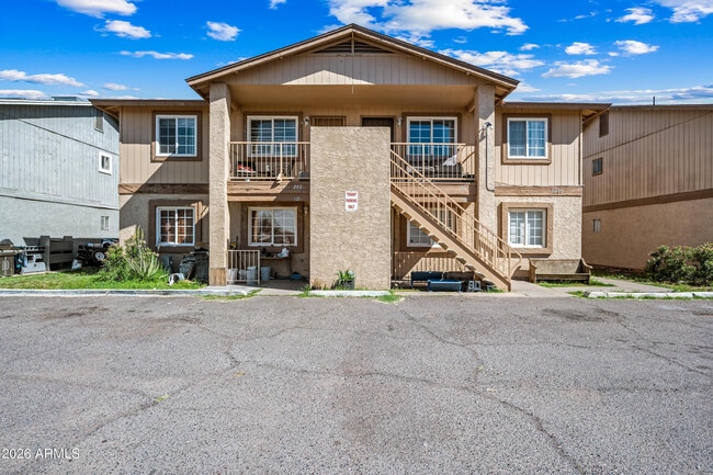 Building Photo - 1815 N Spring Unit Apt 102