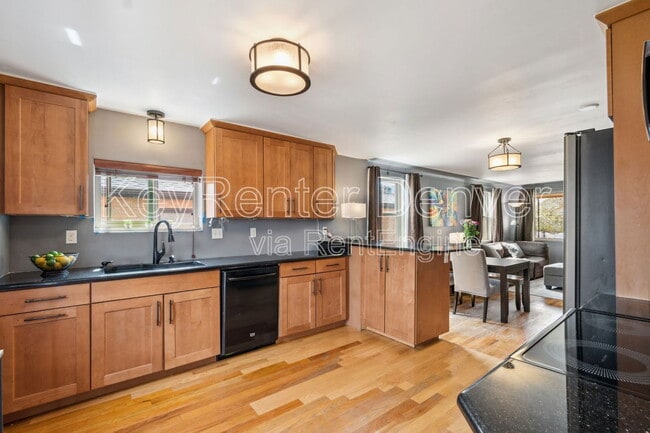Building Photo - 3830 King St Rental