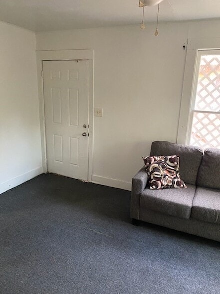 Photo - 256 E 75th St