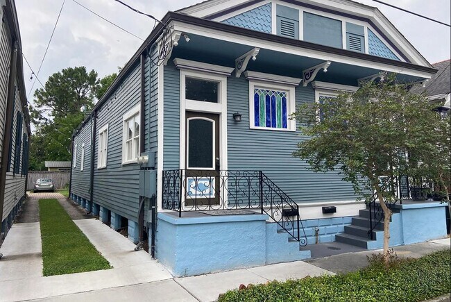 Photo - 619 N Hennessey St