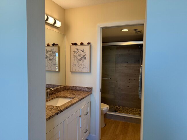 Master bath - 4550 Pinebrook Cir Unit Greens 506