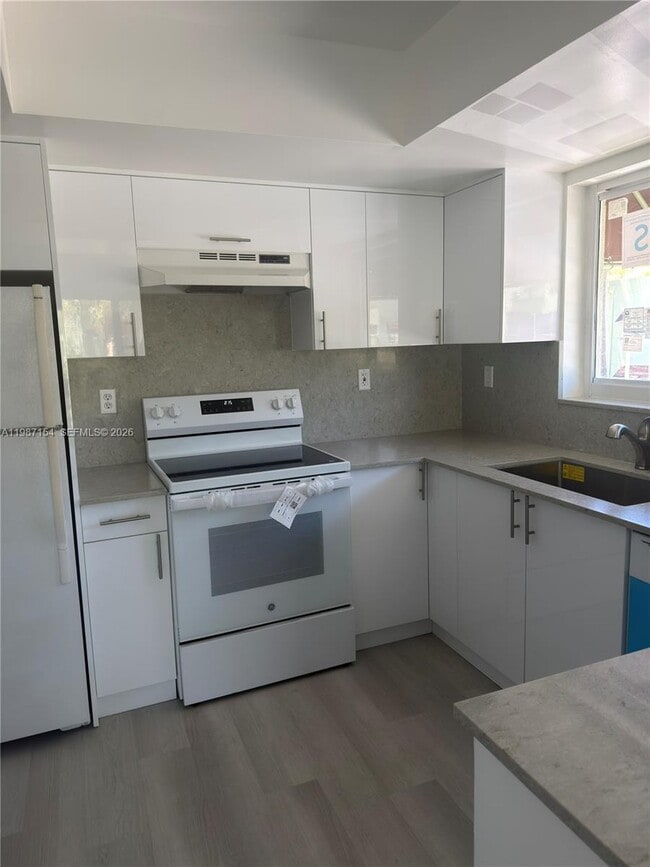 Building Photo - 11163 NW 7th St Unit 201-19