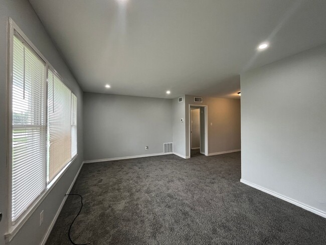 Photo - 3 Bedroom 2 Bath Central City