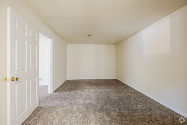 1BR, 1BA - 670SF - Bedroom