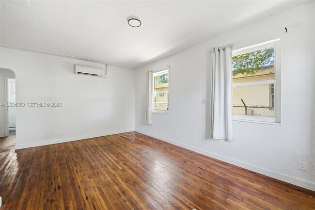 101 NW 74th St Unit 4