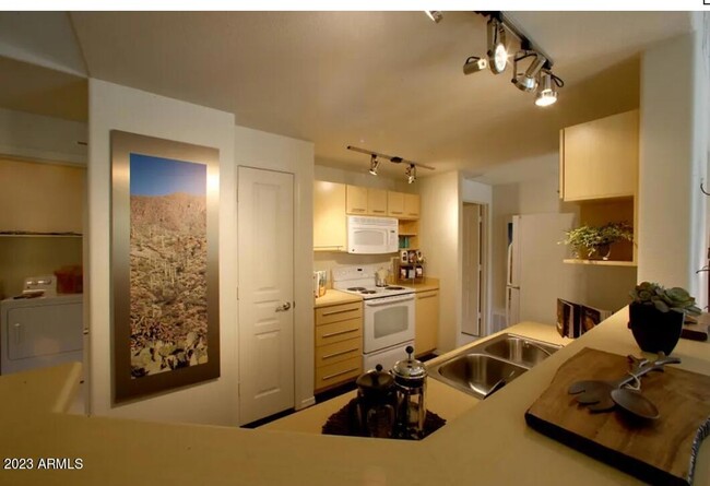 Photo - 28575 N Black Cyn Hwy Condo Unit 1