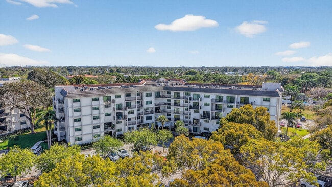 Building Photo - 1000 River Reach Dr Unit 406