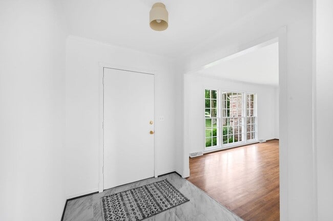 Photo - Charming 4BE/2.5BA Ranch-Style Home in the...