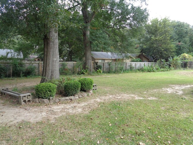 Photo - 1416 Radcliffe St