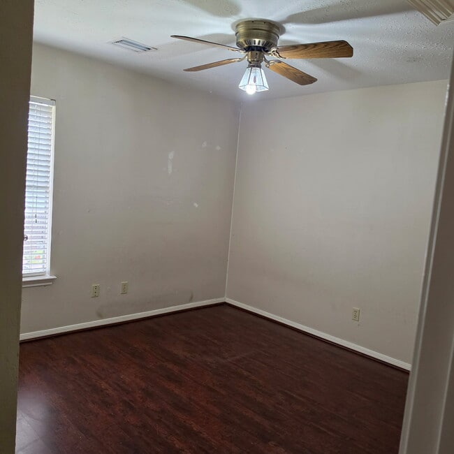 Photo - 1806 Northcliff Pl