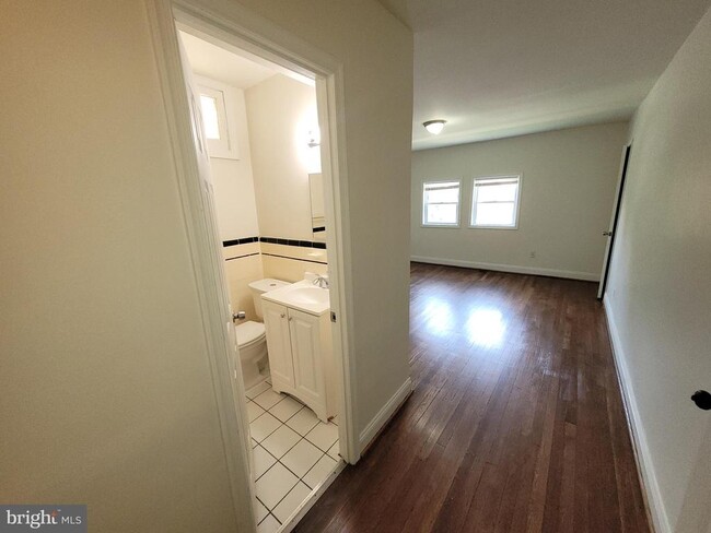 Building Photo - 423 Mellon St SE Unit 3 Rental