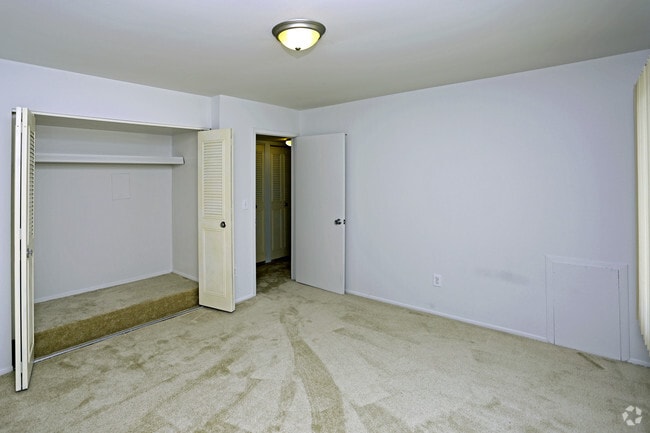 2BR, 1BA - 800sf - amber's Broadacre Apartments