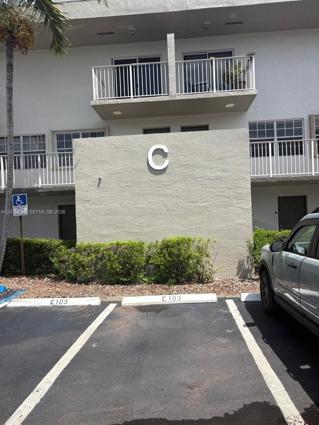 Building Photo - 7510 SW 152nd Ave Unit C204