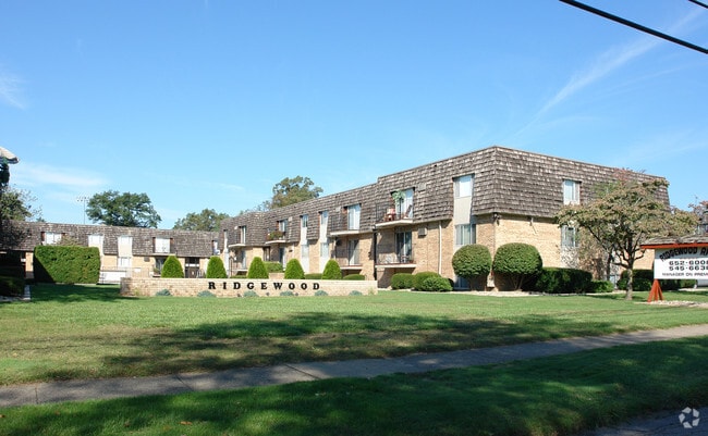 Ridgewood Apartments - Ridgewood Apartments
