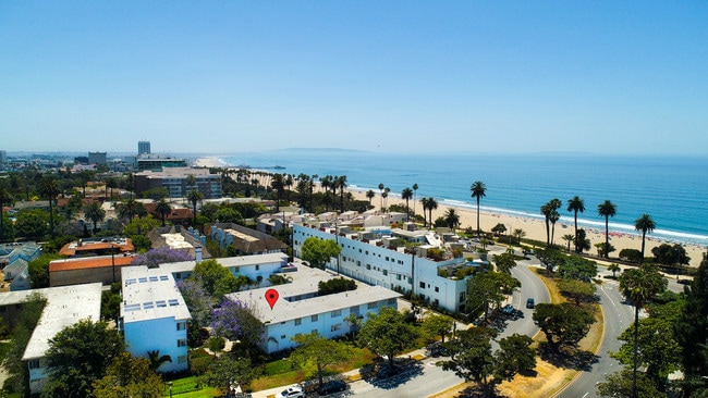 Building Photo - 140 San Vicente Blvd Unit A
