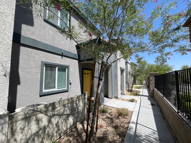 Building Photo - 12748 Feathersong Rental