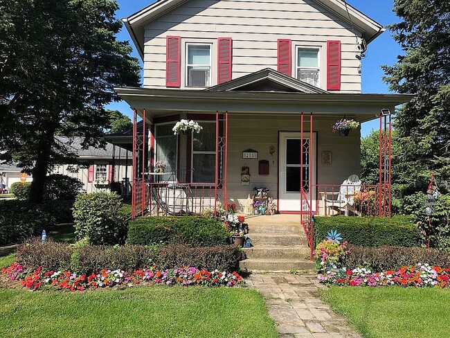 Building Photo - 205 N Illini St