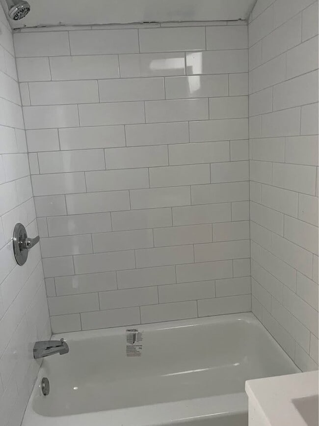Building Photo - 21 Prince Ave Unit 3