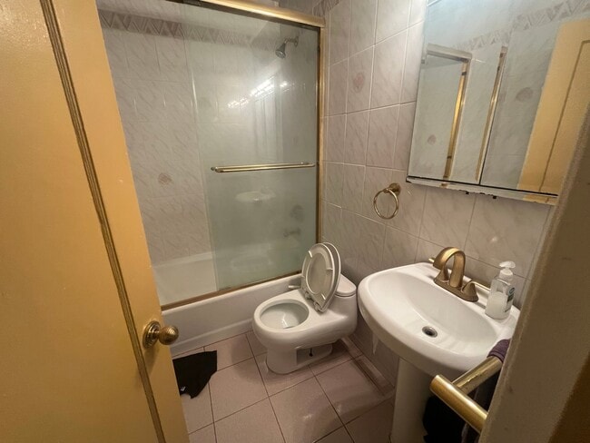 Photo - 834 Edward St