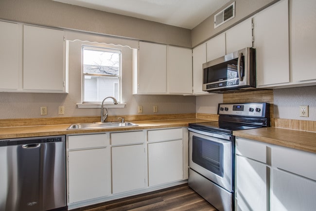 Photo - 3232 Merida Ave