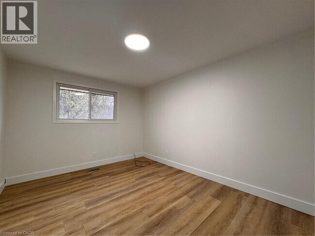 Photo - 23 Arrowhead Crescent Unit Upper