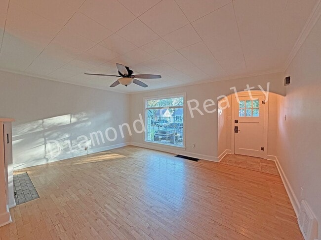 Photo - Stunning 2 Bedroom Home Located Near Mercy!