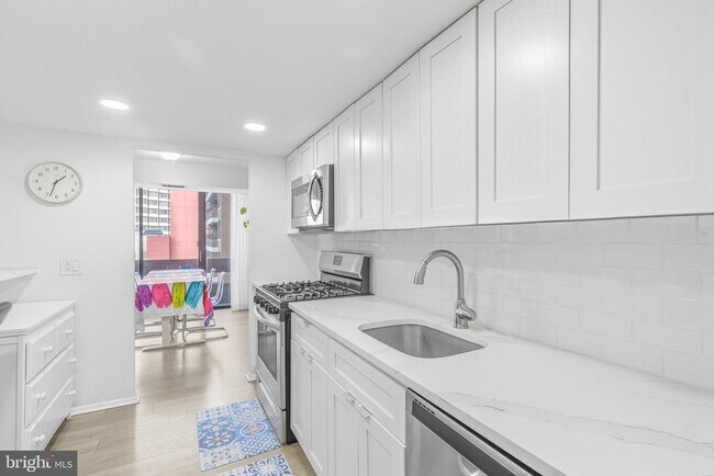 Photo - 1326 Spruce St Unit 805