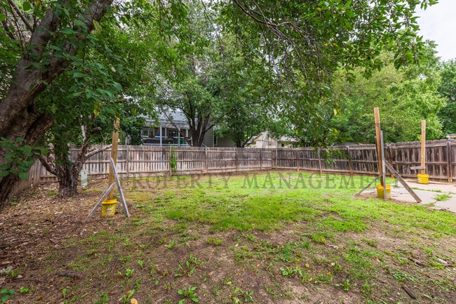 Photo - 141 S Lark St