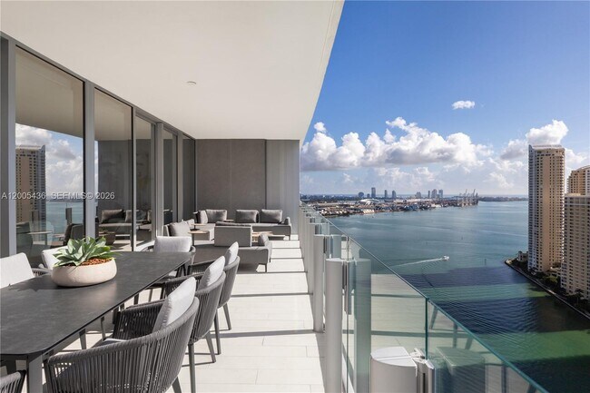 Building Photo - 300 Biscayne Blvd Way Unit 2802