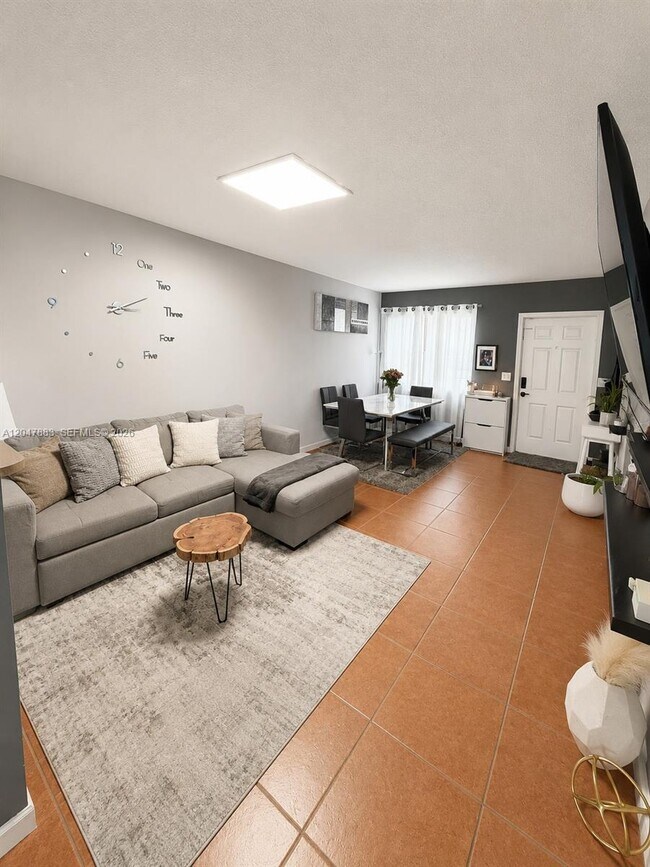 7830 NW 6th St Unit 103