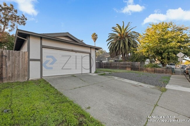 Photo - 325 Falcon Dr