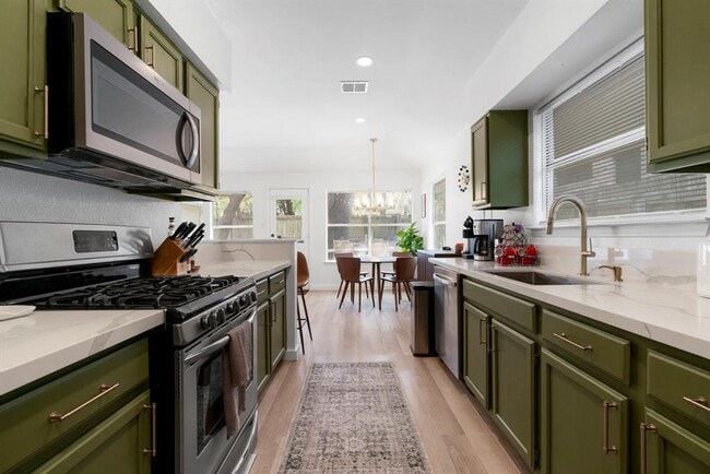Photo - 737 Shade Tree Dr