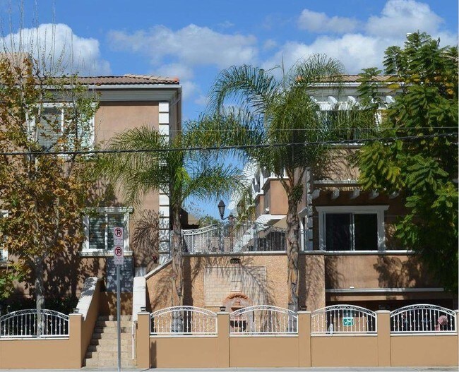 Photo - Tarzana Villas