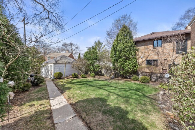 Photo - 5457 N Berkeley Blvd