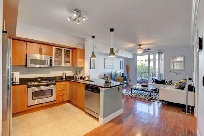 Building Photo - 600 S Dixie Hwy Unit 507 Rental