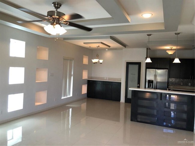 Photo - 10 W Daffodil Ave