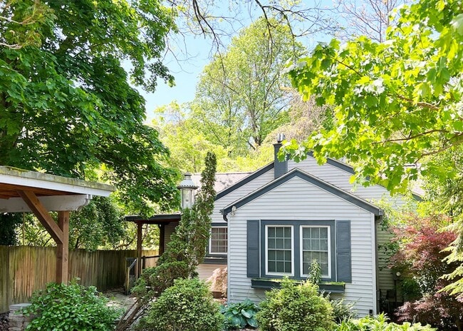 Building Photo - 3263 Bishop St