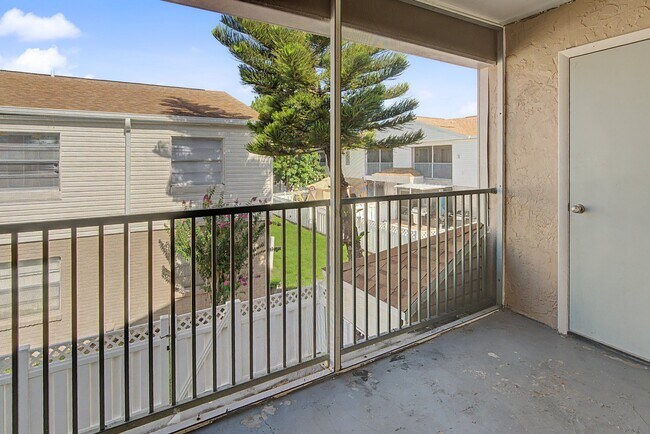 7210 N Manhattan Ave Unit 621