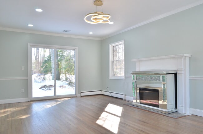 Building Photo - 661 Mt Lucas Rd