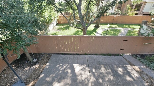 Building Photo - 8003 Oakwood Forest Dr