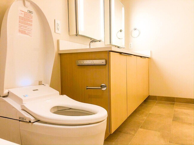 Photo - 1001 Queen St