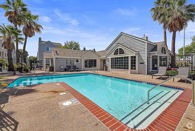 Building Photo - Lakeshore Landing Rental