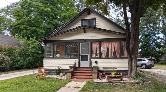 Building Photo - 3017 Sanford St Unit 2 Rental