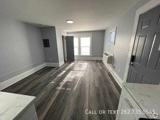 Building Photo - Beautifully Renovated Studio with Ideal La... Unit Upper Back Rental